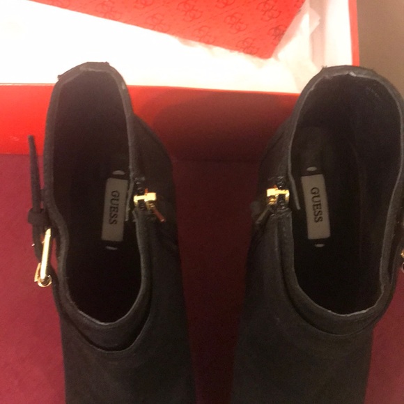 GUESS Size 8M - Picture 3 of 6